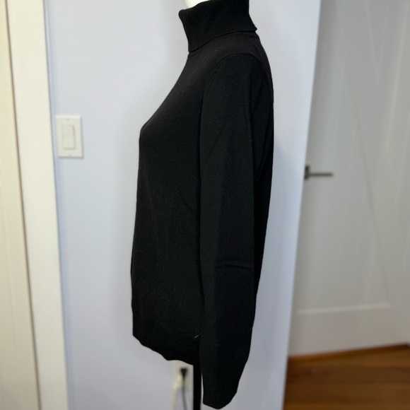 Talbots Black !00% Cashmere Turtleneck Sweater. Size L Excellent condition! - Picture 2 of 7